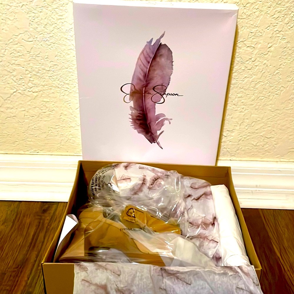 ✨✨Brand New✨✨Jessica Simpson Suede Beige Heel❤️